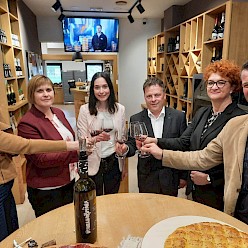 Kraljica metliške črnine za leto 2023 je postala Nina Pečarič